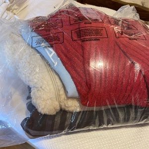 NWT’s!! Girls size 9/10 cozy & warm package.